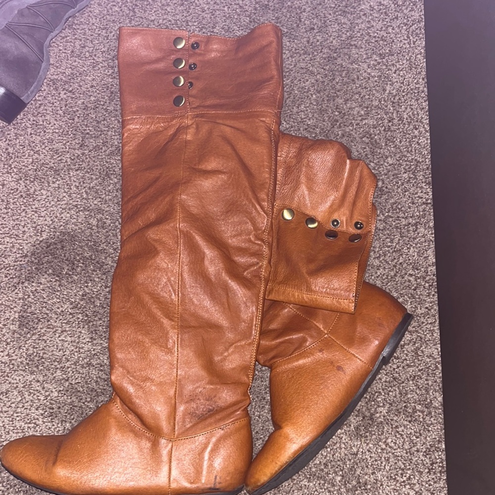 Knees high boots